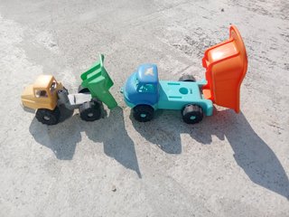 Set 2 Camioncini Giocattolo