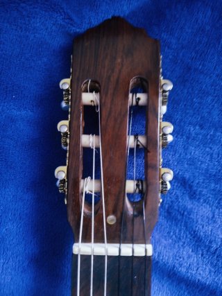 Guitarra hecha a mano.