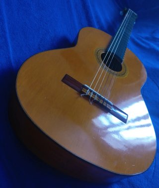 Guitarra hecha a mano.