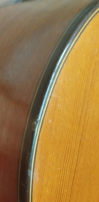 Guitarra hecha a mano.