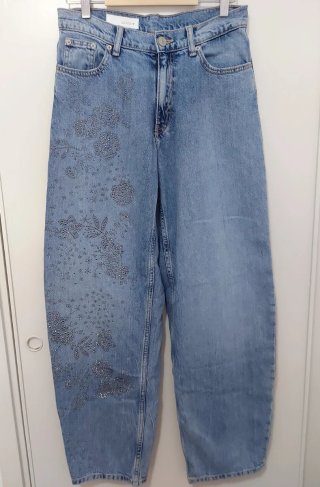 Pantalones vaqueros con pedrería del Zara