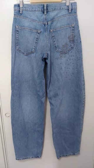 Pantalones vaqueros con pedrería del Zara
