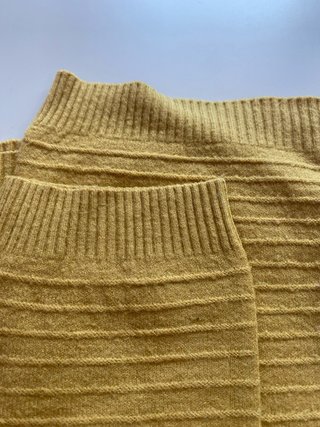Jersey amarillo con textura