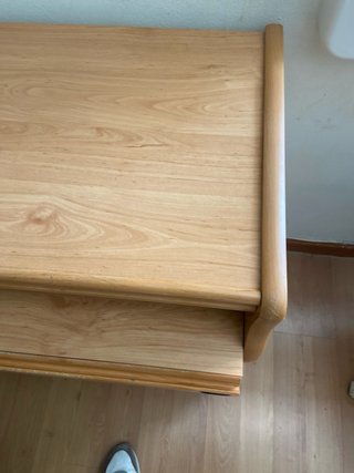 Escritorio de madera con baldas y cajón