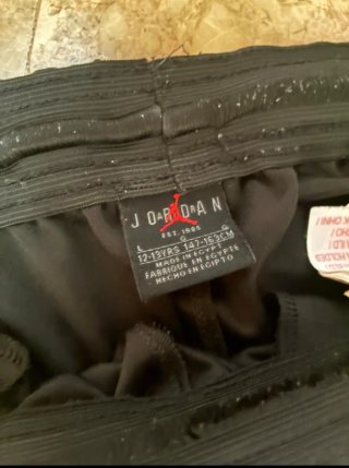 Pantalones Jordan Negros y Rojos