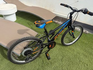 Bicicleta 24' con cambios Shimano