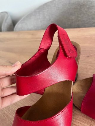 Sandalias de piel rojas