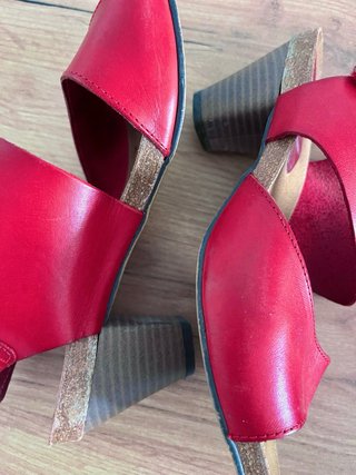 Sandalias de piel rojas