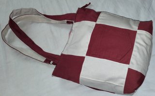 Bolso de tela vaquera beige y rojo