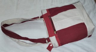 Bolso de tela vaquera beige y rojo