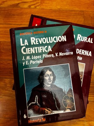 21 tomos de la colección Historia 16, una