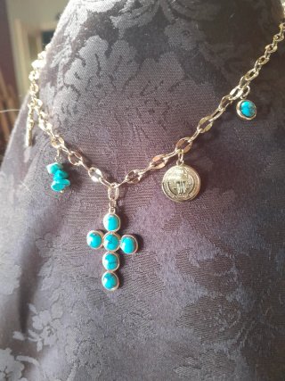 Collar Cruz Turquesa y Moneda