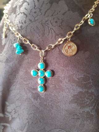 Collar Cruz Turquesa y Moneda