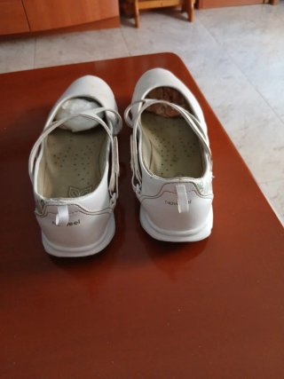 Zapatos blancos entretiempo, muy ligeros