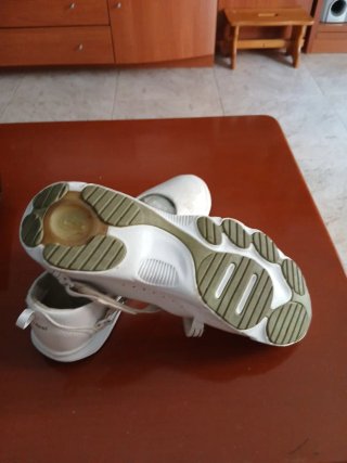 Zapatos blancos entretiempo, muy ligeros