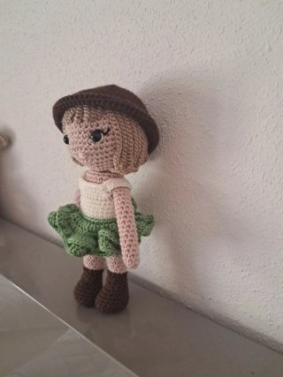 Muñeca crochet hecha a mano
