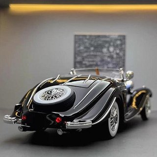 Coche de juguete clásico negro