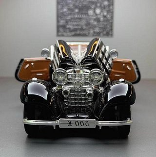 Coche de juguete clásico negro