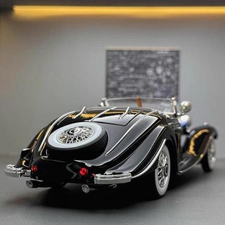 Coche de juguete clásico negro
