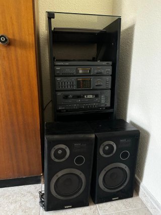 Equipo de música Sanyo vintage