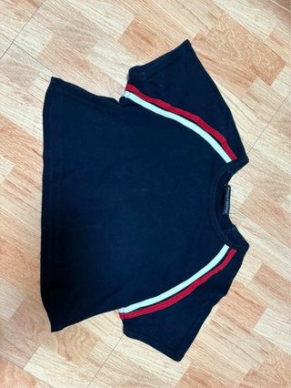 Crop Top con franjas en las mangas