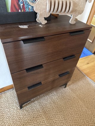Mueble de madera con 3 cajones  aparador cajonera