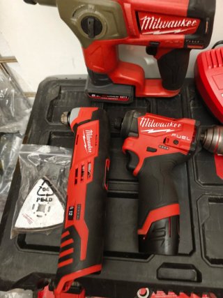Milwaukee M12 FUEL 4 Herramientas