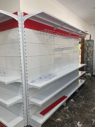 Estantería Tienda Baldas y Ganchos