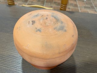 Cazuela de barro vintage con asas