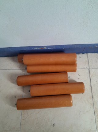 Base tapizada 90x190 con 6  patas de madera