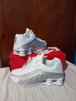 Nike Shox Plata y Blanco