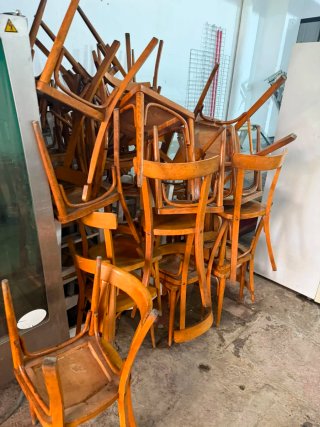 Sillas de madera apilables