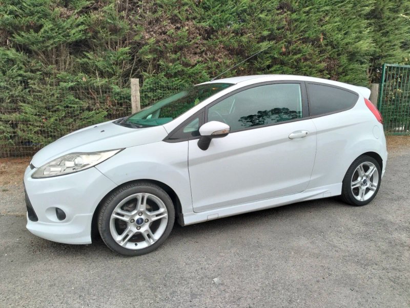 Ford Fiesta 2010 - foto 1