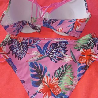 Bikini estampado tropical talla XL sin estrenar