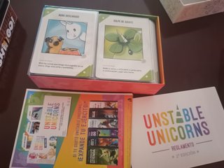 Juegos de mesa: Sushi Go!, Unstable Unicorns, Hana