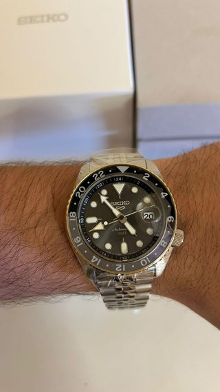 Reloj Seiko 5 Sports GMT Acero Gris Dorado