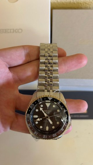 Reloj Seiko 5 Sports GMT Acero Gris Dorado