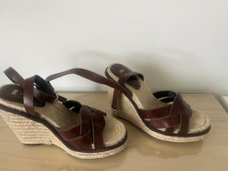 Sandalias cuña esparto Zara Talla 39