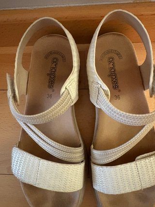 Sandalias Beige y Blancas Mujer