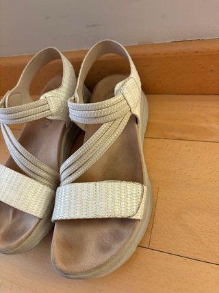 Sandalias Beige y Blancas Mujer