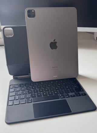 iPad Pro 11 M2 + Magic Keyboard