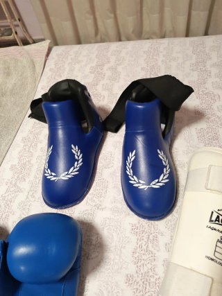 Kit Guantes y Empeineras Boxeo/Kickboxing