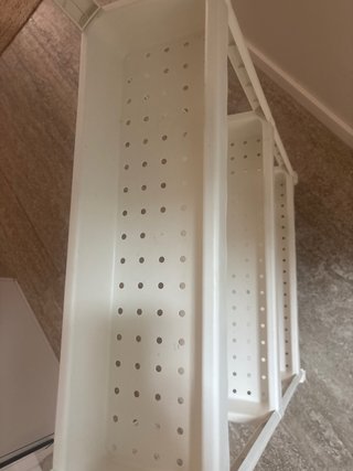 Estantería de plástico blanca
