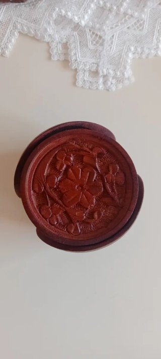 Posavasos madera tallada + 2 adornos