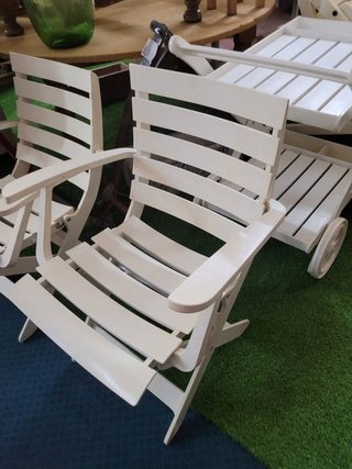 SILLA PLEGABLE DE PLÁSTICO