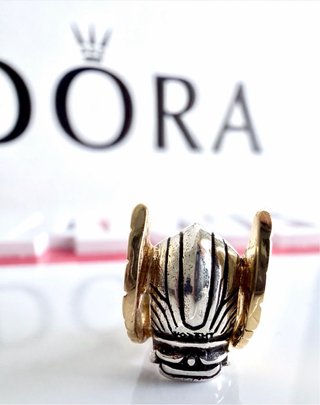 Pandora Charm Oro y Plata