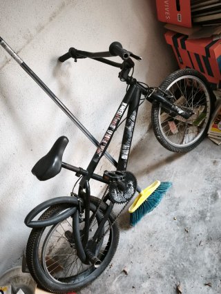Bici BMX negra