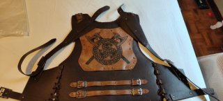 Peto Vikingo Marrón con Diseño