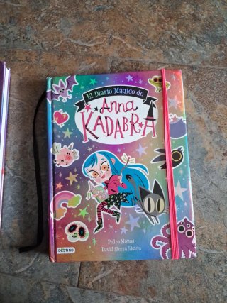 Lote dos libros Anna Kadabra.