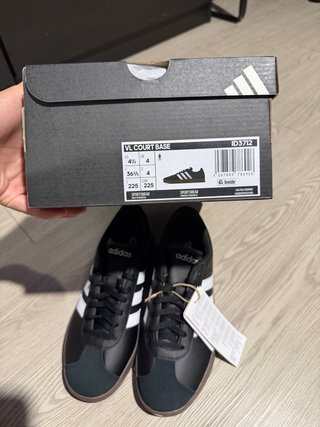 Zapatillas Adidas Negras y Marrones